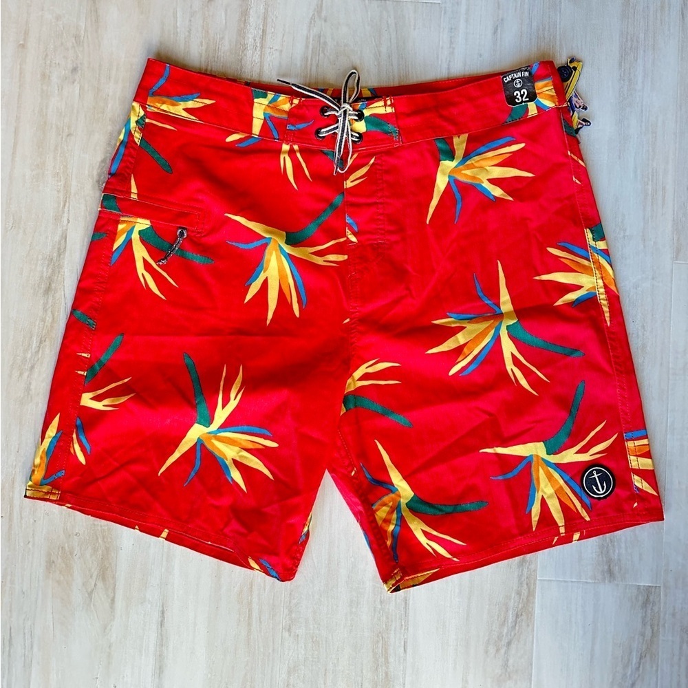 NWT Captain Fin Lounge Lizard Volley Shorts in Bird of Paradise Prints